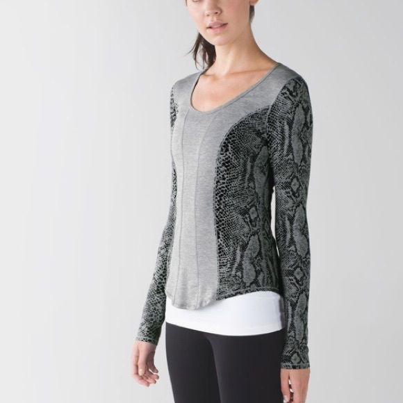 LULULEMON BETWEEN THE LINES LONG SLEEVE TOP SIZE 8 - Picture 2 of 13